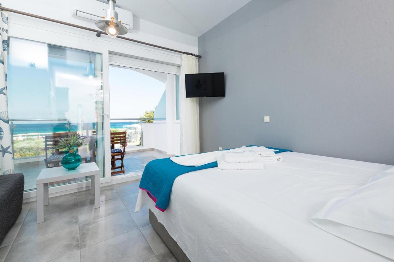 Artemis Beach Apartments Chrysi Ammoudia Bagian luar foto